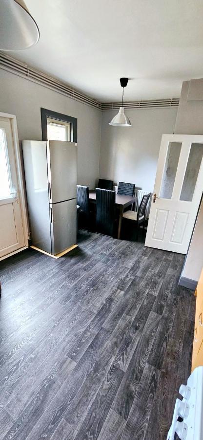 3 Bedroom House In Tottenham 10 Mins Walk From Seven Sisters Station Londres